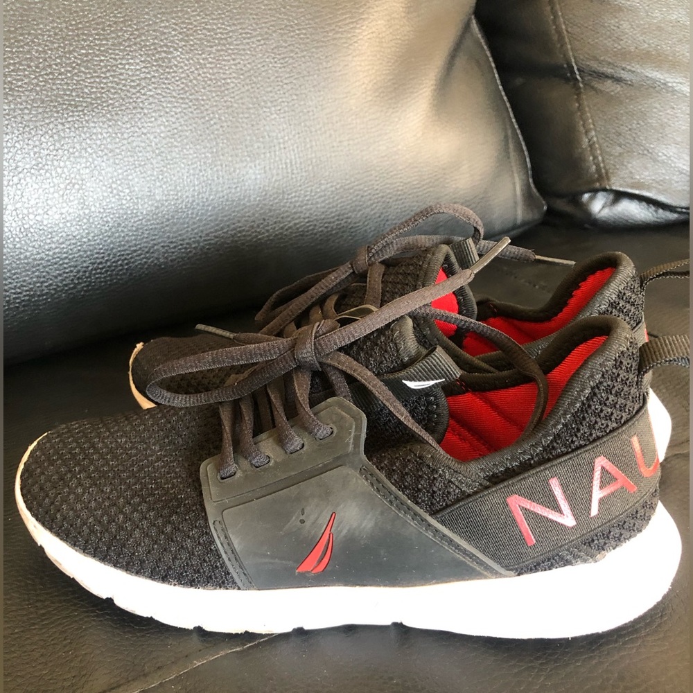 Boys shoes